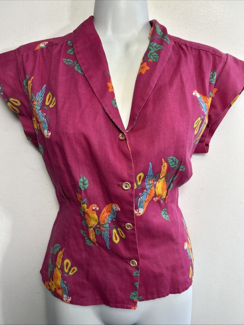 Vtg 90s Cropped Button-Up Shirt Top L Collar Parrot Print Whimsy Fun S/S Pink